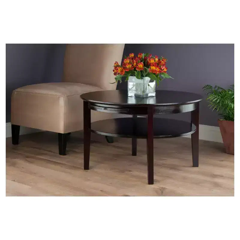 Tavolino rotondo da 30" con vassoio estraibile e ripiano aperto, in composito di legno color espresso