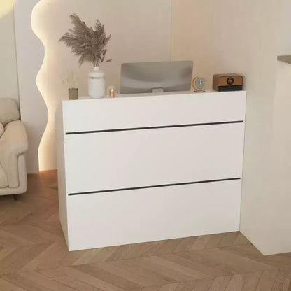 Bancone reception minimalista bianco da 47,2" con vani aperti, dettagli neri, bancone professionale
