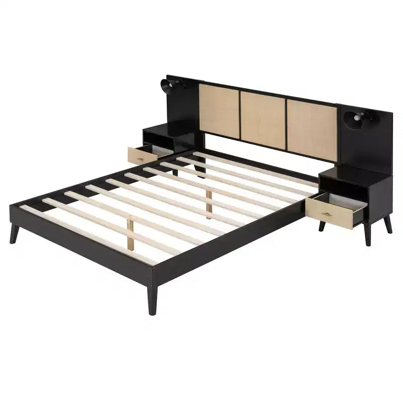 Letto matrimoniale con testiera in rattan, lampade integrate e 2 comodini, legno massiccio