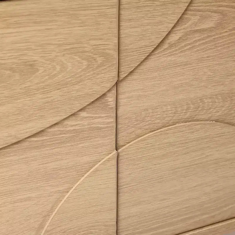 Mobile TV da 59" con 3 Ante, Frontale Intagliato Geometrico, Venatura Legno Chiaro, Adatto per TV fino a 65"