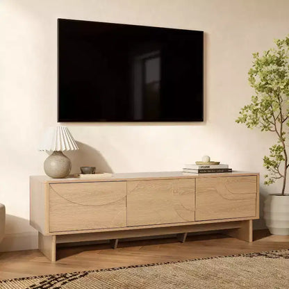 Mobile TV da 59" con 3 Ante, Frontale Intagliato Geometrico, Venatura Legno Chiaro, Adatto per TV fino a 65"