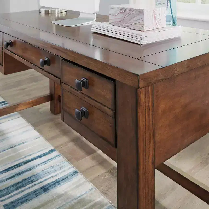 Scrivania direzionale da 54", in legno d'acero invecchiato, stile moderno di metà secolo con cassetti