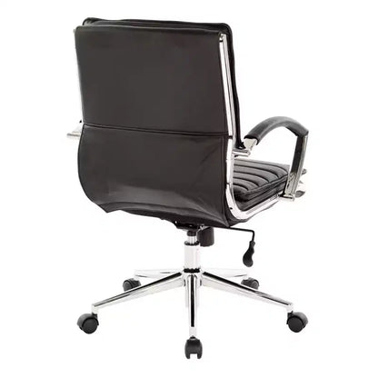 Sedia da manager in similpelle a schienale medio con inclinazione bloccabile, supporto lombare e braccioli cromati, 113 kg