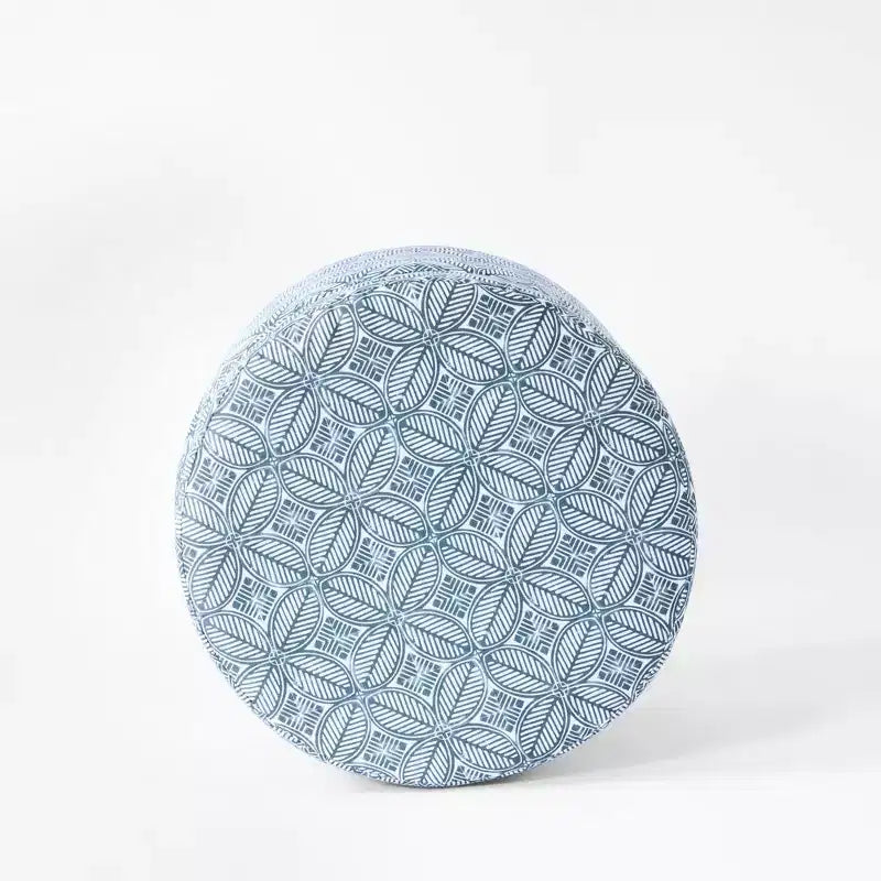 Pouf rotondo contenitore da 48 cm con coperchio rimovibile, gambe svasate in legno sbiancato, capacità 113 kg