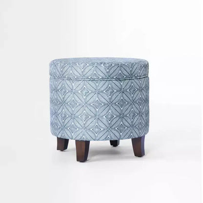 Pouf rotondo contenitore da 48 cm con coperchio rimovibile, gambe svasate in legno sbiancato, capacità 113 kg