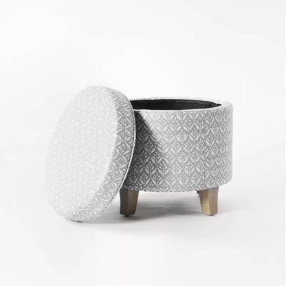 Pouf rotondo contenitore da 48 cm con coperchio rimovibile, gambe svasate in legno sbiancato, capacità 113 kg
