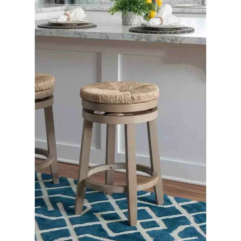 Sgabello da bar girevole senza schienale, altezza bancone 64,7 cm, seduta in vera paglia intrecciata, struttura in legno di caucciù