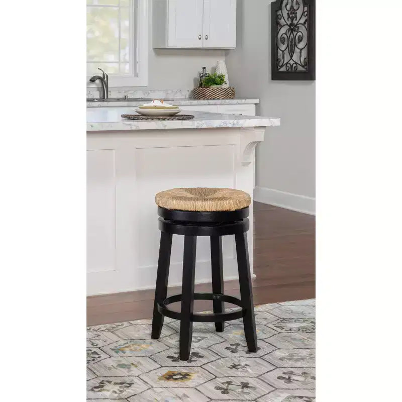 Sgabello da bar girevole senza schienale, altezza bancone 64,7 cm, seduta in vera paglia intrecciata, struttura in legno di caucciù